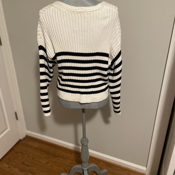 Abercrombie & Fitch V-Neck Sweater - White and Black Stripes - Picture 14 of 14